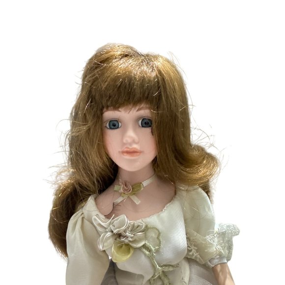 Cathay Collection Victorian Porcelain Doll 16 in Virginia Light Green and Purple - Picture 5 of 11